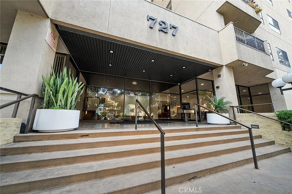 727 S Ardmore Ave APT 308, Los Angeles, CA 90005 2