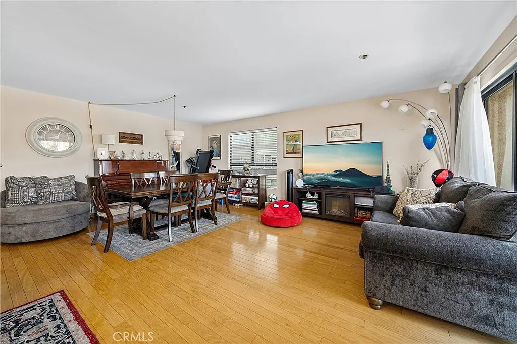 727 S Ardmore Ave APT 308, Los Angeles, CA 90005 3